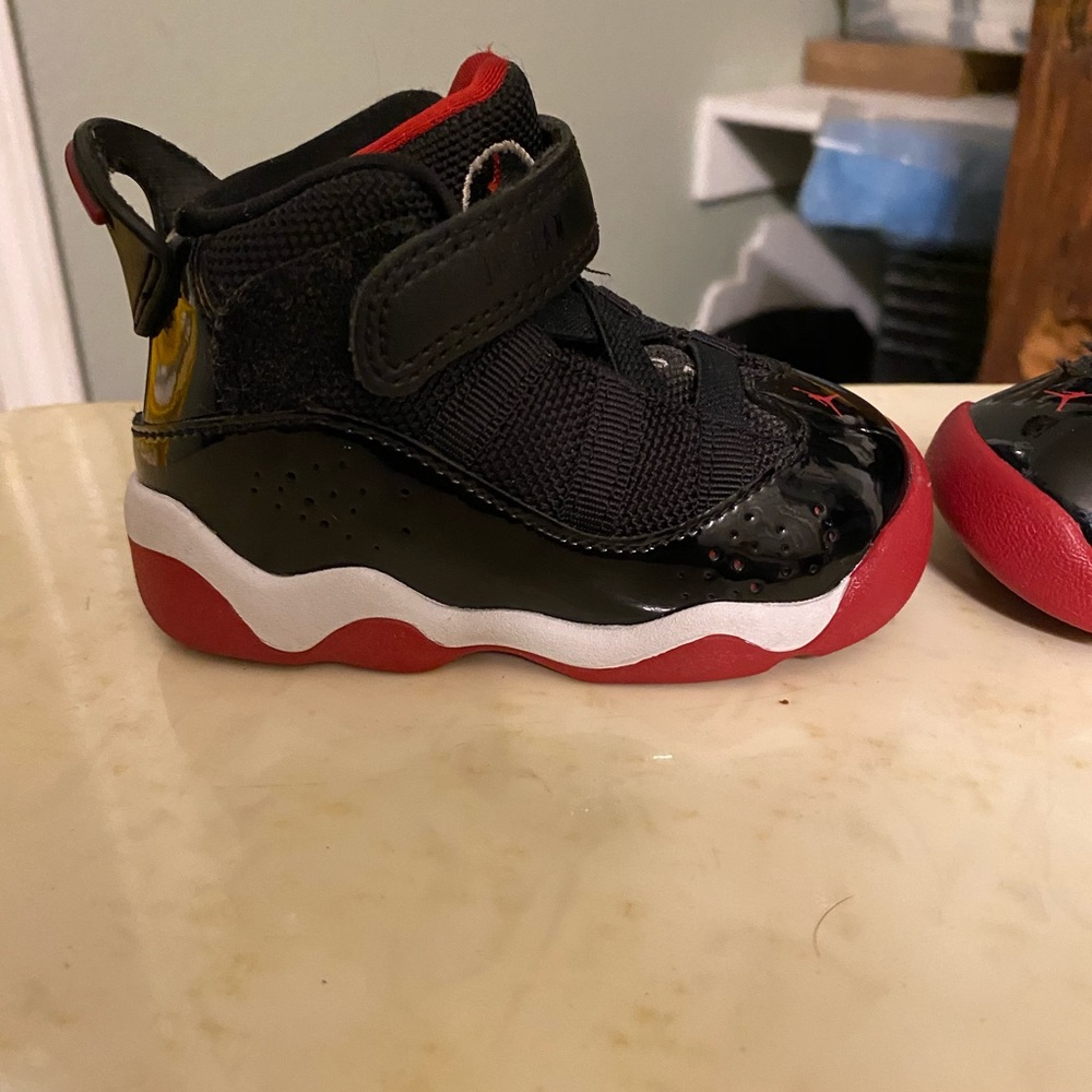 Jordan 6 rings black , red , and white size 4c